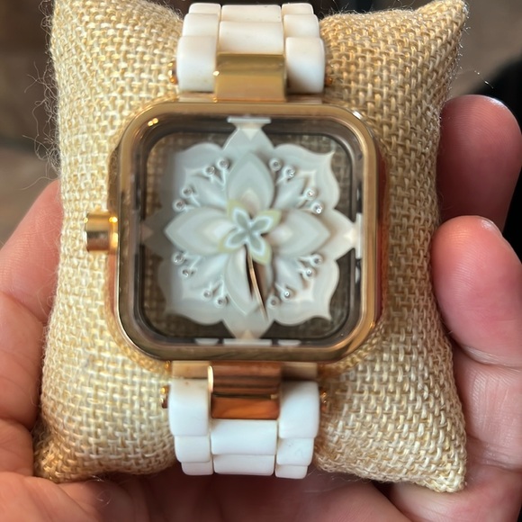ZERONE Crossover SASU “untitled” white and gold analog watch!!! New Battery - Picture 5 of 10